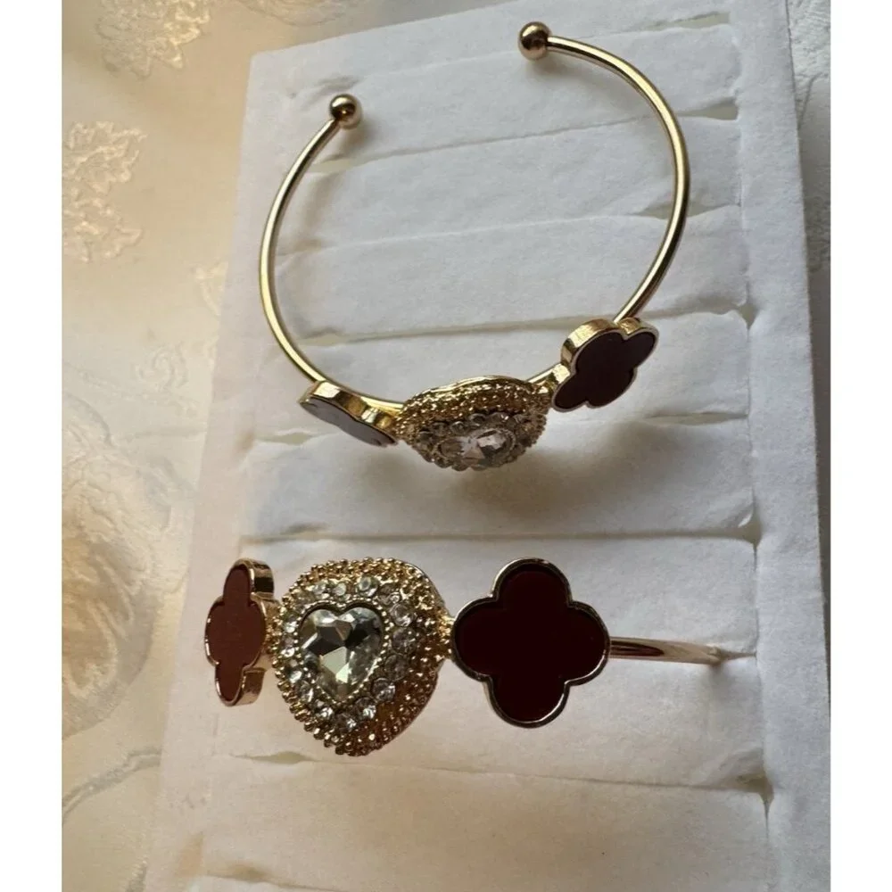 MINT Red Clover Rhinestone Heart Flower Goldtone Charm Bracelet NEW